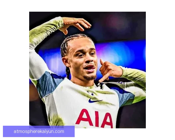 哈维·西蒙斯在赛季中表现稳健，展现出极佳的视野和创造力